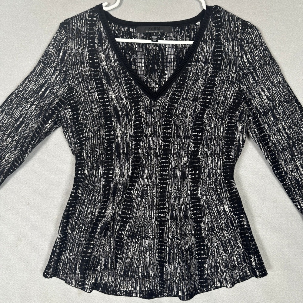 White House Black Market Top Womens Small Peplum Black White V-Neck Abstract EUC